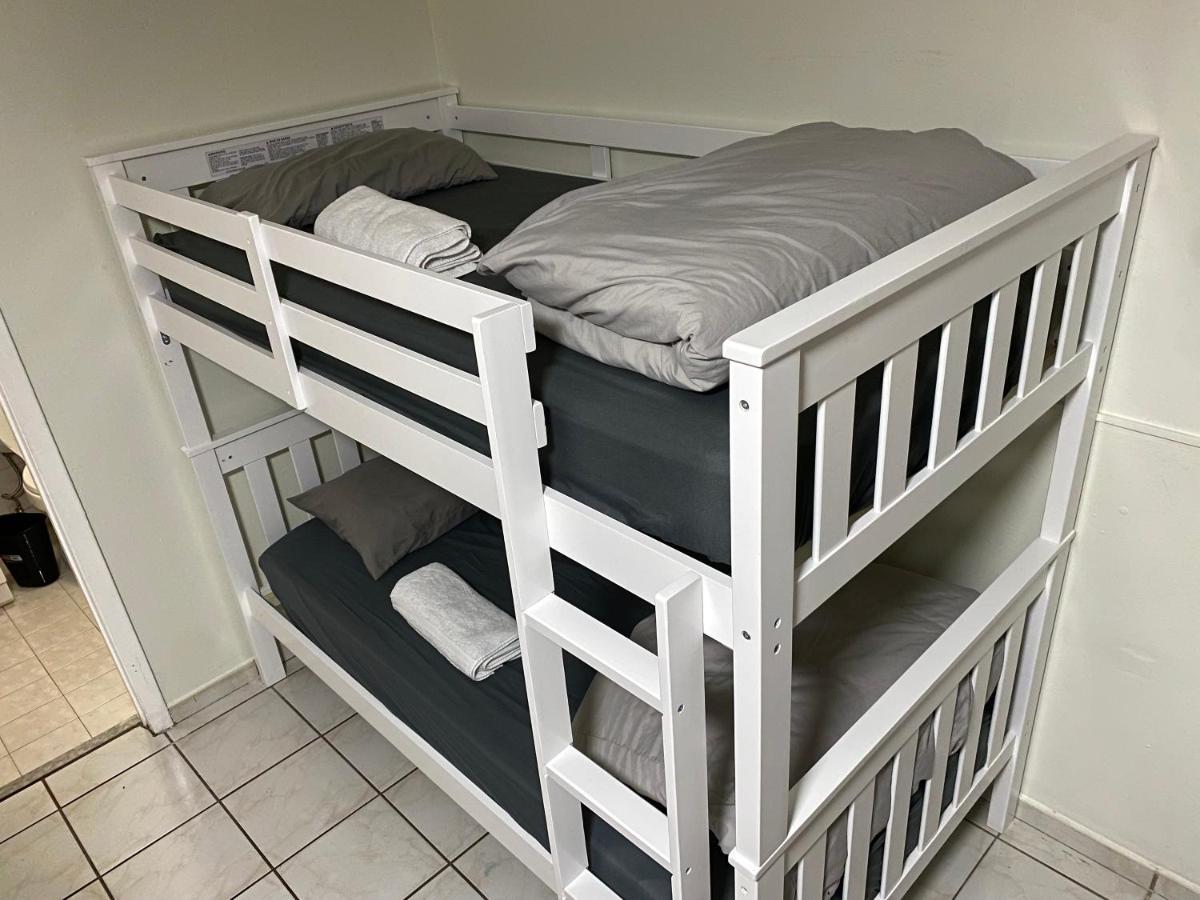 Single Size TOP Bunk Bed - Mixed Shared ROOM Miami Springs Exterior foto